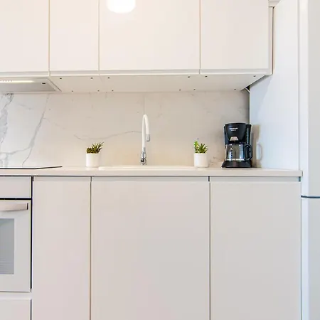 Modern Ocean View Ph12 Apartment
